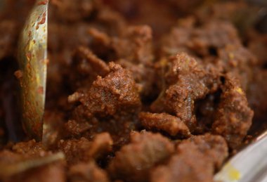 Hint baharatlı biftek kızartması Kerala, Hindistan. garnitürlü ghee pilavı, appam, parotta, puttu, ekmek ve chappathi, Kerala mutfağı, hindistan cevizli bufalo rosto / et biberi kızartması. Hindistan baharat pişirme,