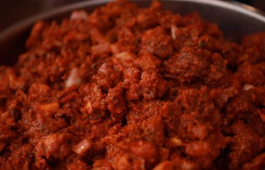 Hint baharatlı biftek kızartması Kerala, Hindistan. garnitürlü ghee pilavı, appam, parotta, puttu, ekmek ve chappathi, Kerala mutfağı, hindistan cevizli bufalo rosto / et biberi kızartması. Hindistan baharat pişirme,