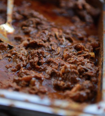 Hint baharatlı biftek kızartması Kerala, Hindistan. garnitürlü ghee pilavı, appam, parotta, puttu, ekmek ve chappathi, Kerala mutfağı, hindistan cevizli bufalo rosto / et biberi kızartması. Hindistan baharat pişirme,