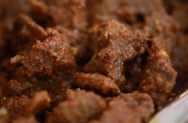 Hint baharatlı biftek kızartması Kerala, Hindistan. garnitürlü ghee pilavı, appam, parotta, puttu, ekmek ve chappathi, Kerala mutfağı, hindistan cevizli bufalo rosto / et biberi kızartması. Hindistan baharat pişirme,