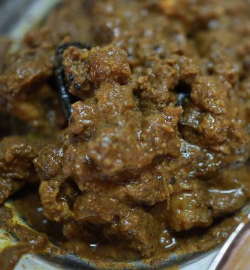 Hint baharatlı biftek kızartması Kerala, Hindistan. garnitürlü ghee pilavı, appam, parotta, puttu, ekmek ve chappathi, Kerala mutfağı, hindistan cevizli bufalo rosto / et biberi kızartması. Hindistan baharat pişirme,