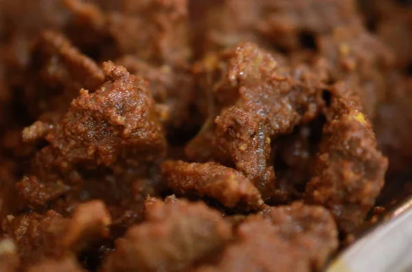 Hint baharatlı biftek kızartması Kerala, Hindistan. garnitürlü ghee pilavı, appam, parotta, puttu, ekmek ve chappathi, Kerala mutfağı, hindistan cevizli bufalo rosto / et biberi kızartması. Hindistan baharat pişirme,
