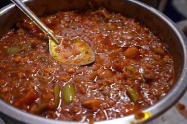 Hint usulü körili tavuk tarifi. Baharatlı ve Lezzetli Tavuk Körisi