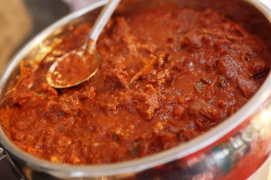 Hint usulü körili tavuk tarifi. Baharatlı ve Lezzetli Tavuk Körisi