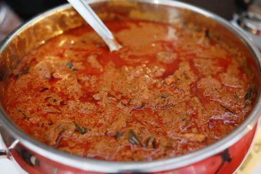 Hint usulü körili tavuk tarifi. Baharatlı ve Lezzetli Tavuk Körisi