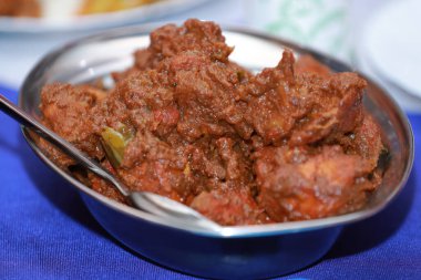 Hint usulü körili tavuk tarifi. Baharatlı ve Lezzetli Tavuk Körisi