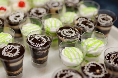 Hint dondurmalı lezzetli meyve salatası. Düğün hazırlama tarzı. .