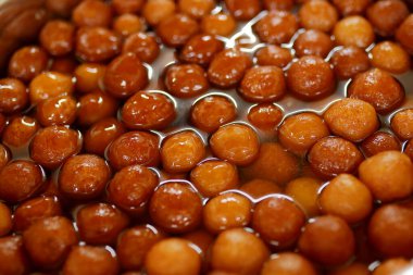 Lezzetli Gulab Jamun Hint düğün yemekleri servis ediyordu. .