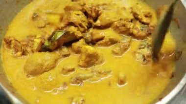 Ev yapımı körili tavuk tarifi. Baharatlı ve Lezzetli Tavuk Körisi .