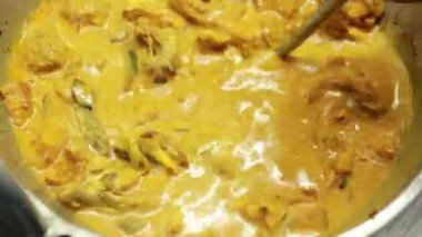 Ev yapımı körili tavuk tarifi. Baharatlı ve Lezzetli Tavuk Körisi .