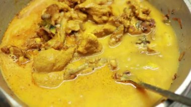 Ev yapımı körili tavuk tarifi. Baharatlı ve Lezzetli Tavuk Körisi .