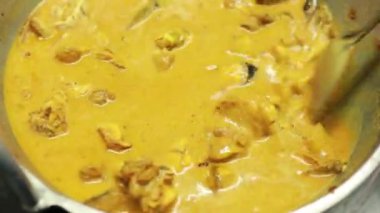 Ev yapımı körili tavuk tarifi. Baharatlı ve Lezzetli Tavuk Körisi .