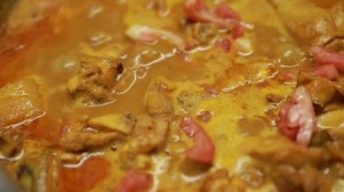 Ev yapımı yemek tarifi. Baharatlı ve Lezzetli Tavuk Körisi