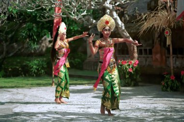 Bali, Endonezya - 15 Temmuz 1996 Barong ve Keris dansı.