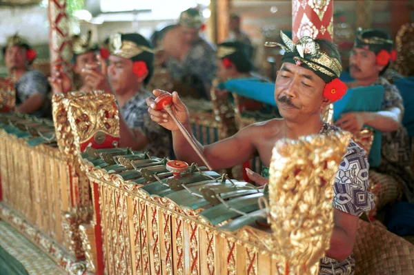 Bali, Endonezya - 15 Temmuz 1994: Geleneksel müzik.