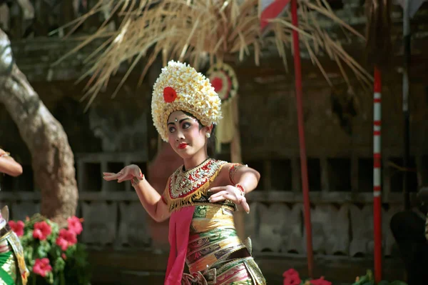 Bali, Endonezya - 15 Temmuz 1996 Barong ve Keris dansı.
