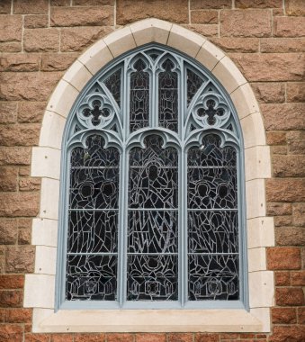 Kemerli pencere vitray ile yakından