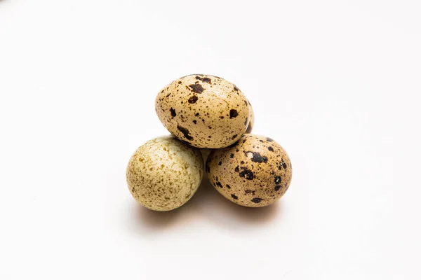 Potraviny Skupina Křepelčích Vajec Izolované Bílém Pozadí — Stock fotografie