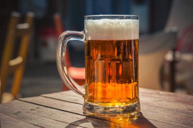 Buz soğuk ışık bira cam