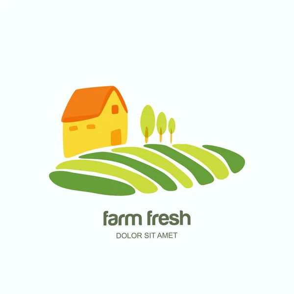 ファームと農業ベクトルのロゴ ラベル エンブレムデザインテンプレート 緑のフィールドの風景や農村部の家の孤立イラスト 自然農業 有機農産物の概念 — ストックベクタ
