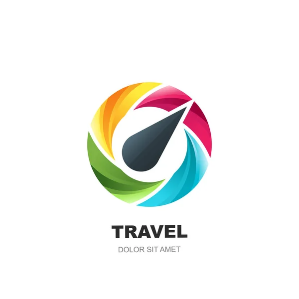 抽象的な多色動的回転コンパスシンボルを持つベクトルロゴアイコンまたはエンブレムデザインテンプレート ツアー検索 観光ビジネスのための現代的な概念 — ストックベクタ