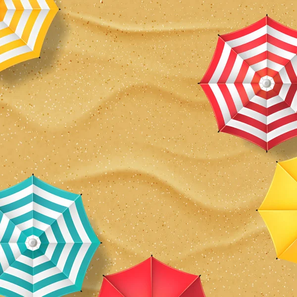 Векторная Иллюстрация Пляжа Желтым Песком Разноцветными Полосатыми Зонтиками Вид Летние — стоковый вектор