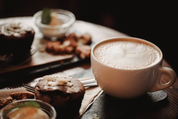 Cerrar Imagen Comida Taza Café Postre Fondo Mesa Madera Cafetería — Foto de Stock