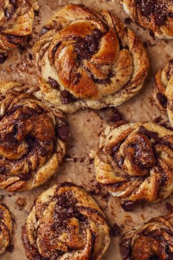Çikolata ve pasta yemek kavram olarak tarçın ile buns. Üstten görünüm. Görüntüyü Kapat
