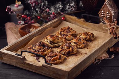 Çikolatalı kek yemek kavram olarak Cinnabon. Görünümü kapatın