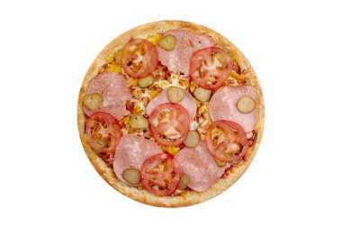 Pizza beyaz arka planda izole edilmiş. Peynir, domates ve tuzlu salatalık ile sıcak fast food. Menü kartı, web tasarımı, site, mağaza veya teslimat için Gıda Görüntü. Yüksek kaliteli rötuş ve izolasyon