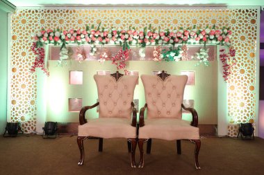 Gelin ve damat için yabani otlar.