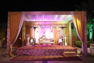 Gelin ve grrom için yabani ot kanepesi