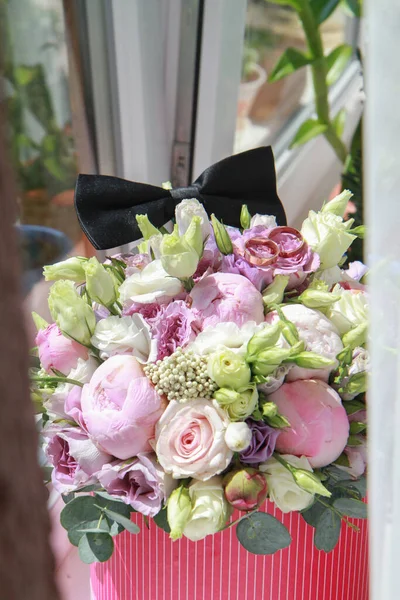 Bouquet Sposa Nuziale Sdraiato Sull Erba — Foto Stock