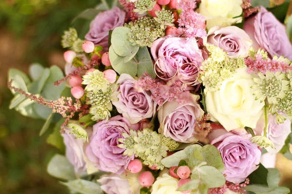 Rosa Delicado Aumentou Buquê Perto Casamento — Fotografia de Stock