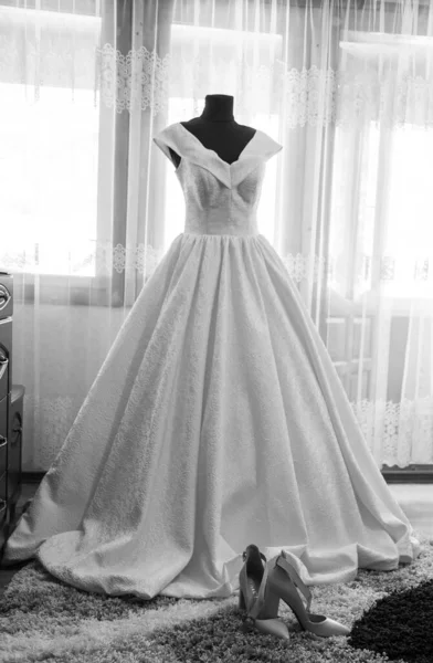 Vestido Novia Cerca Ventana — Foto de Stock