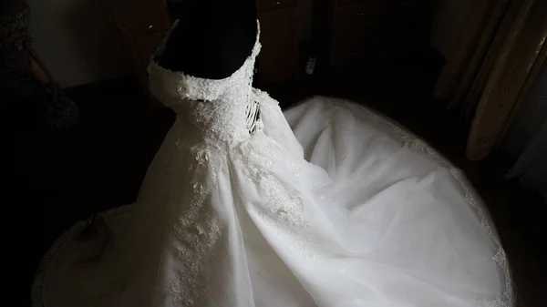 Bruidsjurk Bij Het Raam Huwelijksdag — Stockfoto