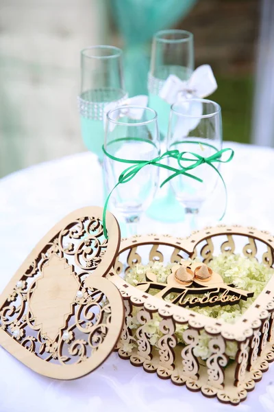 Yüzüklü ve gözlüklü kutu.