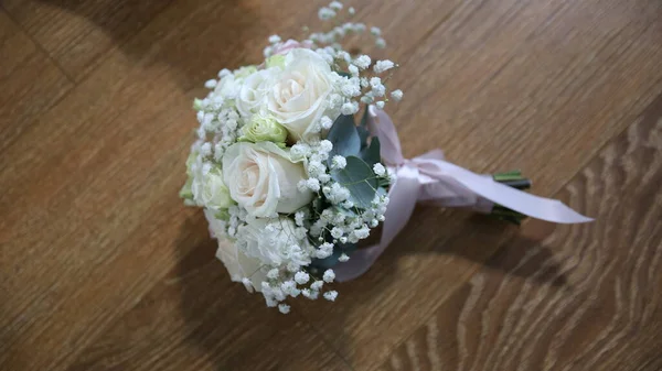 Buquê Rosas Brancas Dia Férias — Fotografia de Stock