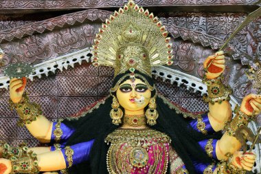 Durga Puja, Hindistan 'ın en büyük festivali. Durga puja festivalinde Hint kültürü sergileniyor. Kolkata Durga puja çok popüler bir Bengali festivalidir. Durga Puja en iyi Hindu festivali..
