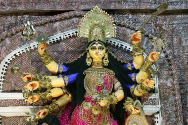 Durga Puja, Hindistan 'ın en büyük festivali. Durga puja festivalinde Hint kültürü sergileniyor. Kolkata Durga puja çok popüler bir Bengali festivalidir. Durga Puja en iyi Hindu festivali..
