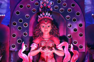 Durga Puja, Hindistan 'ın en büyük festivali. Durga puja festivalinde Hint kültürü sergileniyor. Kolkata Durga puja çok popüler bir Bengali festivalidir. Durga Puja en iyi Hindu festivali..