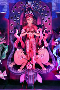 Durga Puja, Hindistan 'ın en büyük festivali. Durga puja festivalinde Hint kültürü sergileniyor. Kolkata Durga puja çok popüler bir Bengali festivalidir. Durga Puja en iyi Hindu festivali..