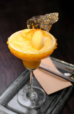 Tutkulu mango ikilisi suyu