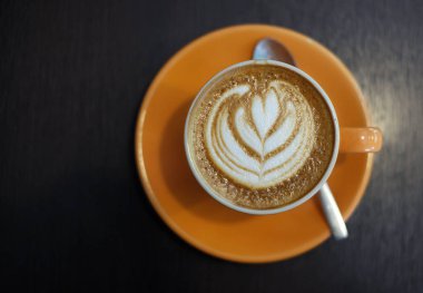 Sıcak sanatın üst görüntüsü geç saatte kahve