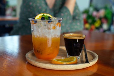 Portakallı yuzu americano Kafede