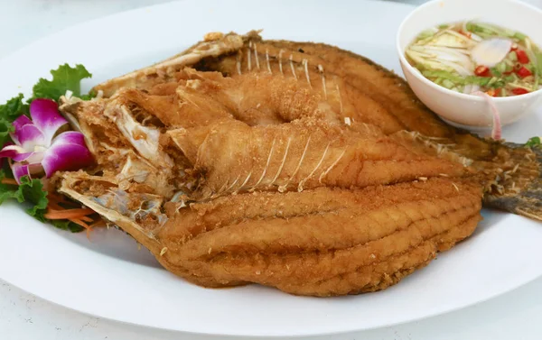 Revuelva Pescado Frito Con Salsa Salada — Foto de Stock