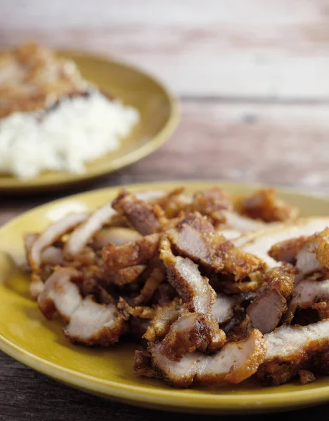 Tayland usulü çıtır domuz eti.