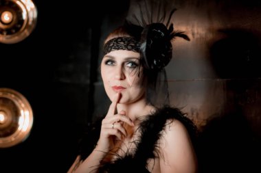 20. yüzyılın 30 yıl suretinde güzel genç kız.