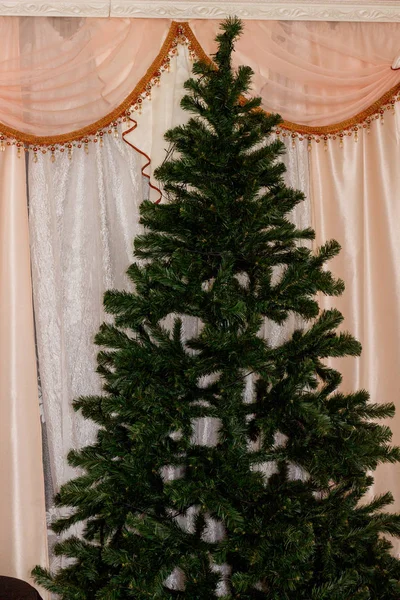 Güzel Süslü Noel Ağacı Yapay Ladin Noel Tatil Için Dekore — Stok fotoğraf