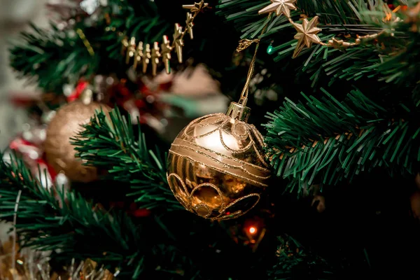 Bela Decorada Árvore Natal Abeto Artificial Decorado Para Feriado Natal — Fotografia de Stock
